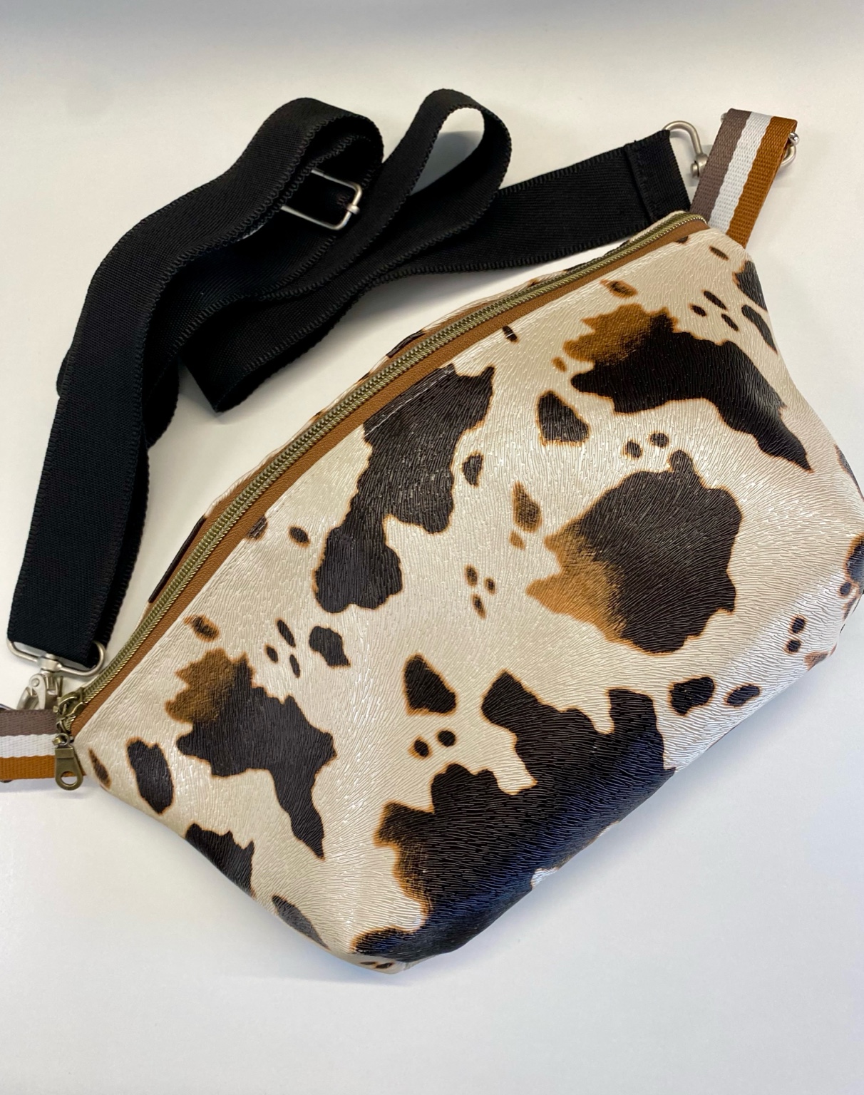 Bauchtasche im Kuhfell-Look